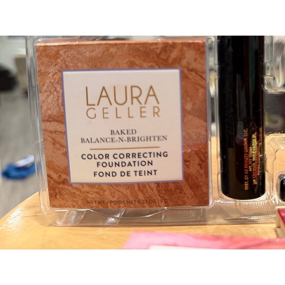 Laura Geller Bundle! 7 piece - palettes, foundation, lip, cheek - Picture 4 of 5